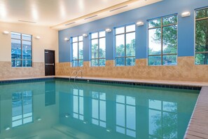 Indoor pool, sun loungers