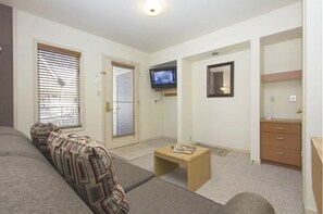 Apartamento, 1 cama de matrimonio con sofá cama (Bronze - 310) | Sala de estar | Una televisión