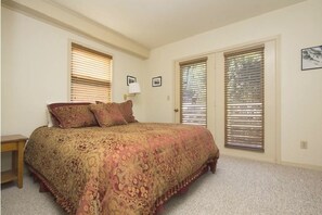Condo, 1 Queen Bed with Sofa bed (Bronze - 310)