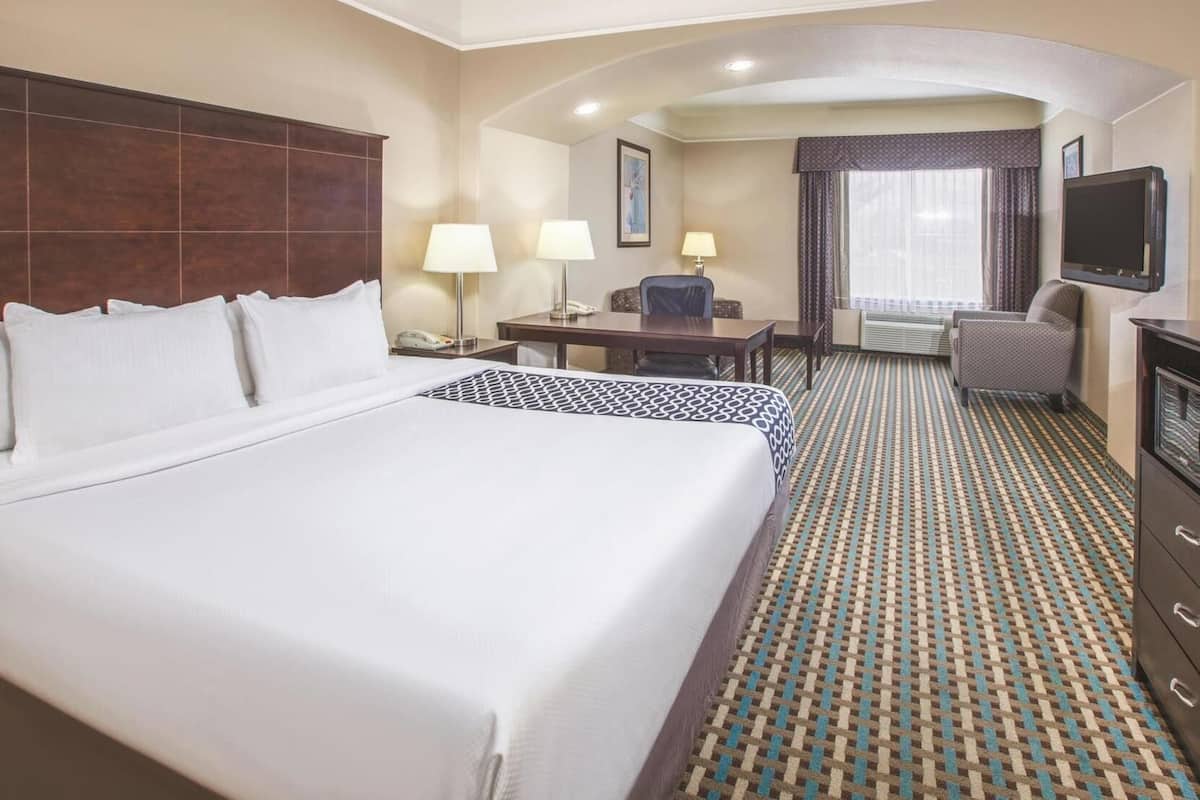 Peralatan tempat tidur premium, meja, seterika/papan seterika 