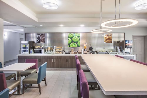 La Quinta Inn & Suites by Wyndham Bay City