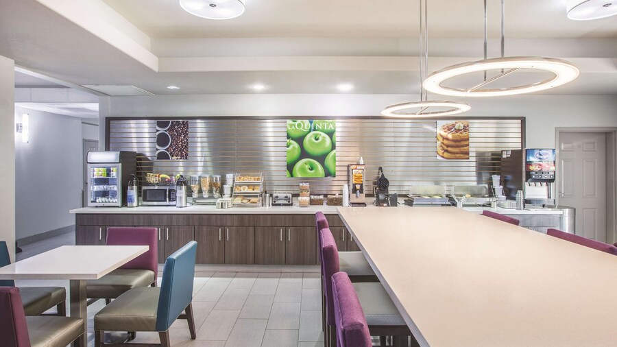 La Quinta Inn & Suites by Wyndham Bay City