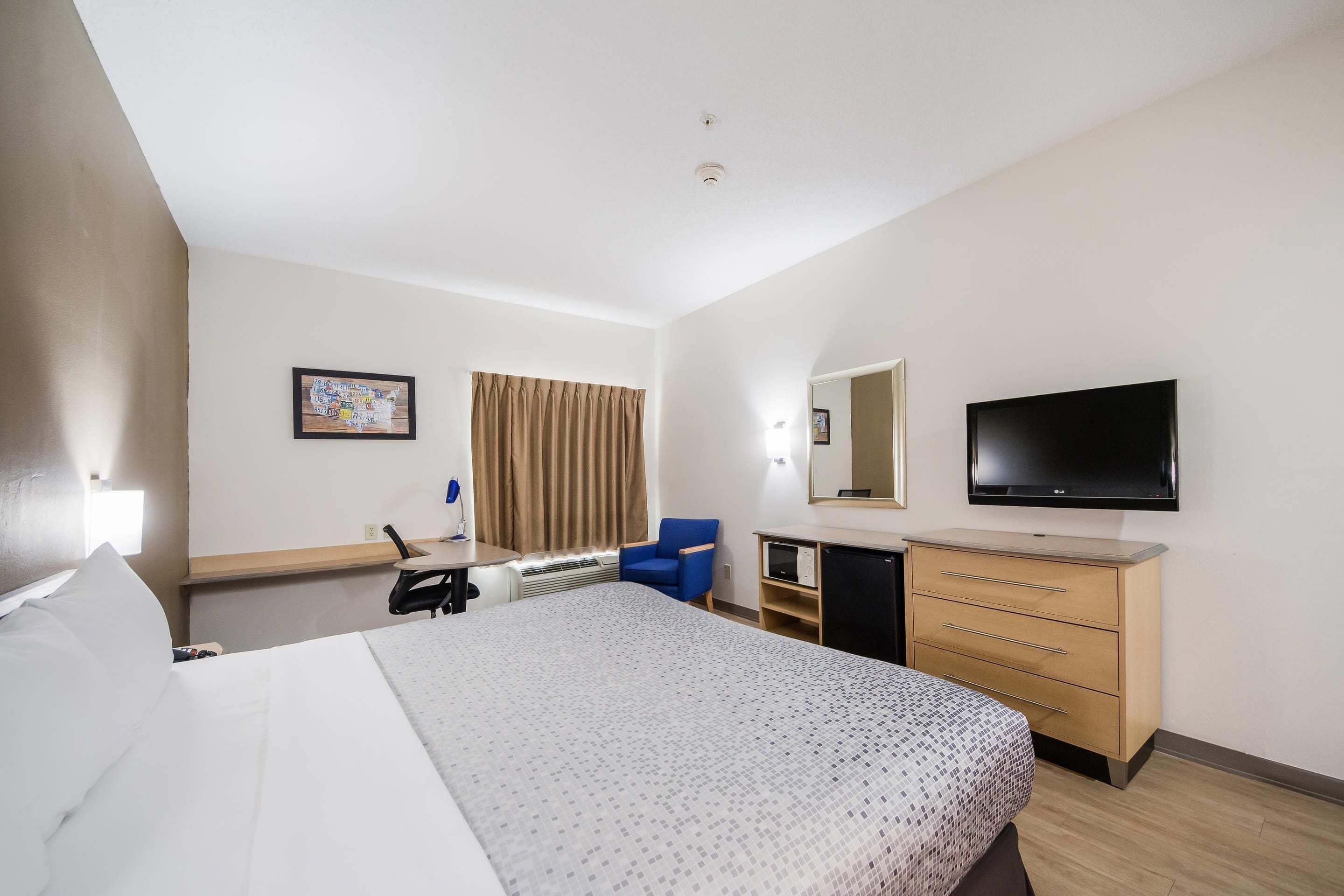 Premium bedding, in-room safe, desk, iron/ironing board