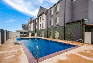 Outdoor pool, sun loungers
