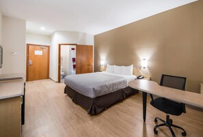 Premium bedding, in-room safe, desk, iron/ironing board