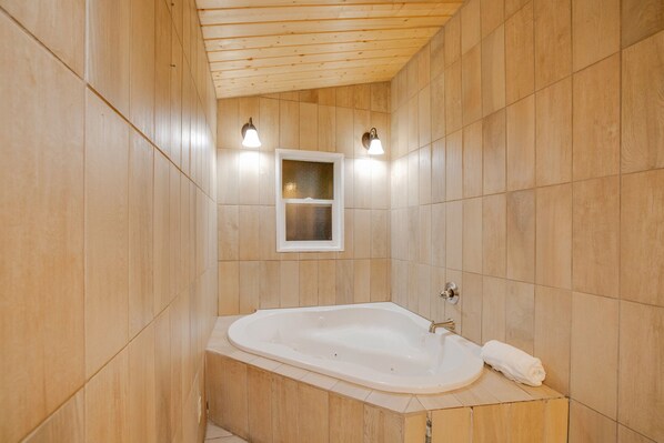 Private spa tub