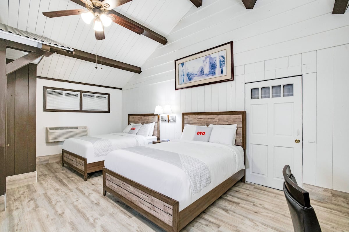 1 bedroom, bed sheets