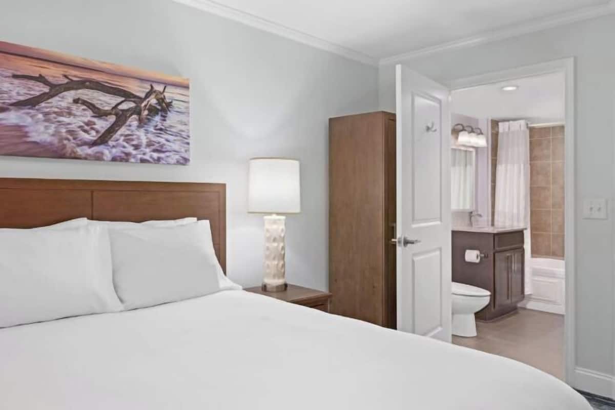 1 bedroom, in-room safe, iron/ironing board, free WiFi