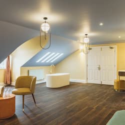 Literie de qualité supérieure, décoration personnalisée, Wi-Fi gratuit