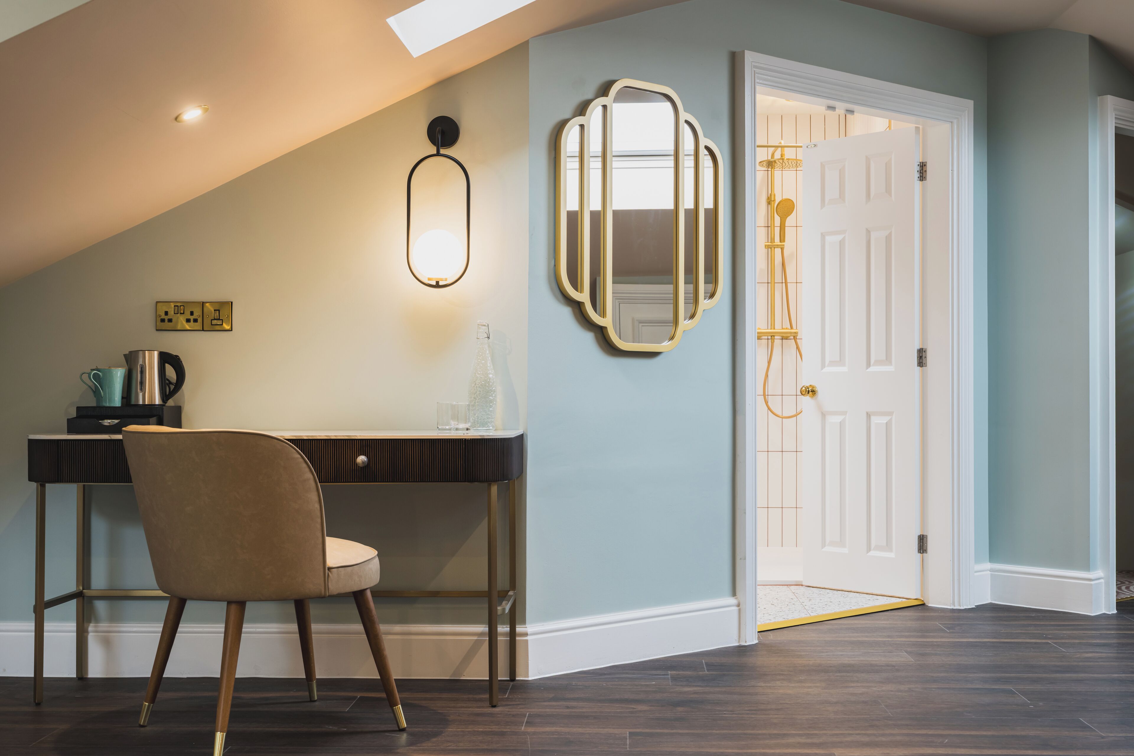 premier suite | premium bedding, individually decorated, free wifi, bed sheets