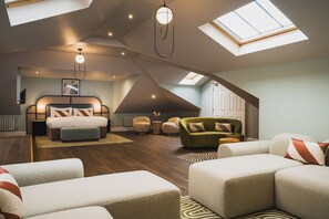 Ropa de cama de alta calidad, decoración personalizada y wifi gratis 