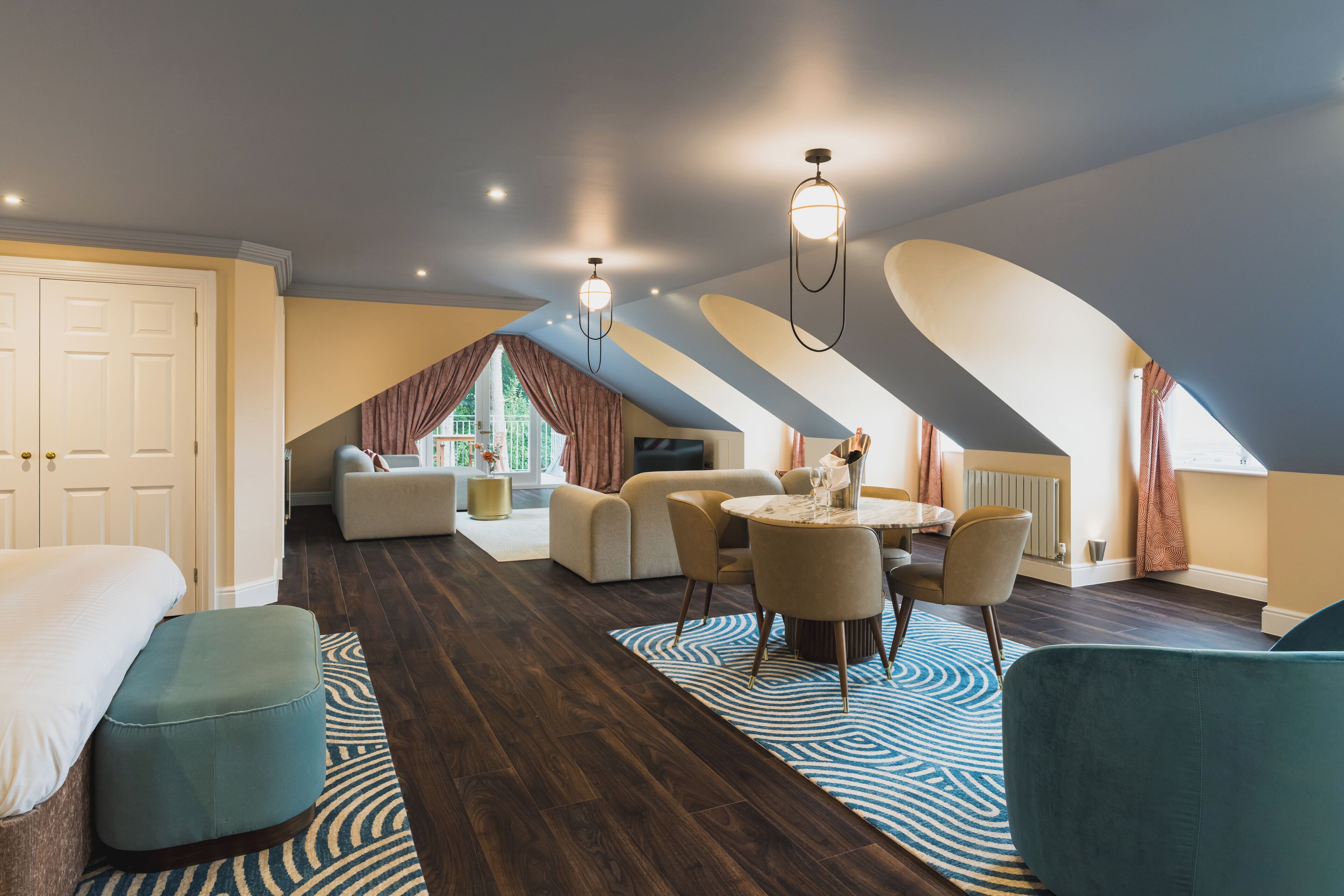 penthouse | premium bedding, individually decorated, free wifi, bed sheets