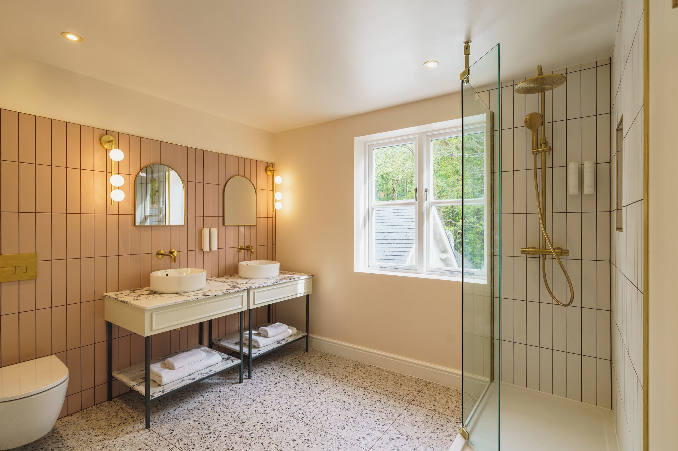 Penthouse | Bathroom | Combined shower/tub, free toiletries, hair dryer, towels