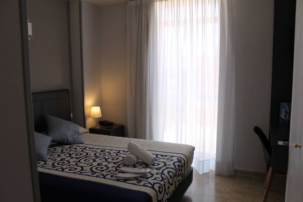 ห้องซิงเกิล | โต๊ะทำงาน, ห้องเก็บเสียง, Wi-Fi ฟรี, ผ้าปูที่นอน