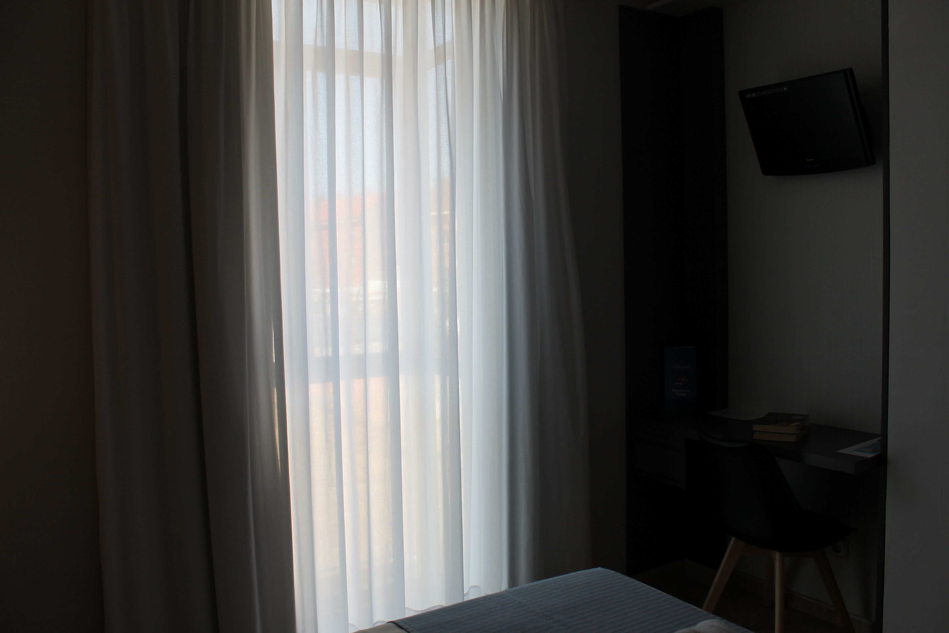 double room | desk, soundproofing, free wifi, bed sheets