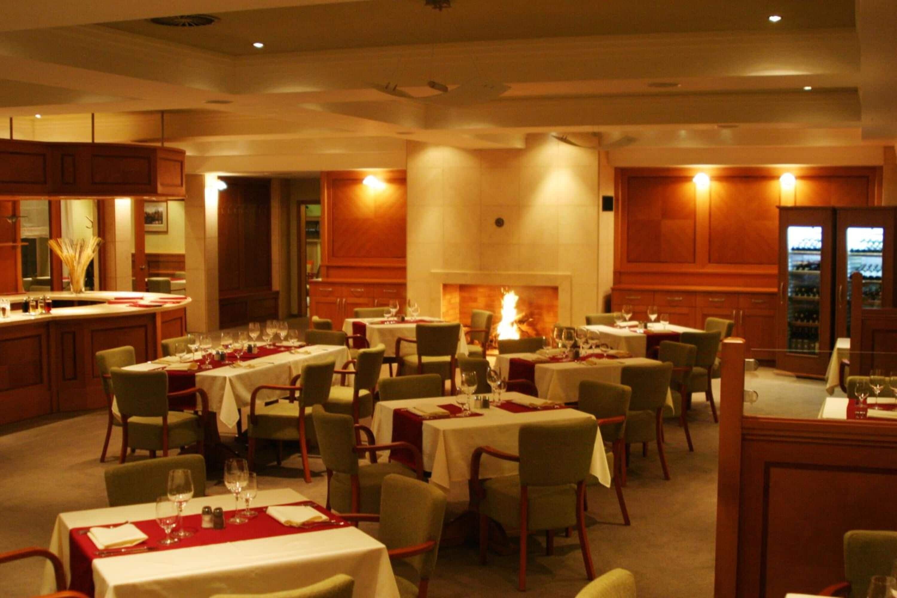 breakfast, lunch and dinner served