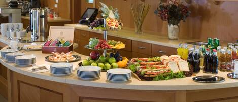 Café da manhã self-service todos os dias (EUR 8 por pessoa)