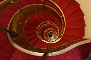 المنشأة من الداخل