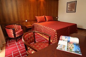 In-room safe, Internet, alarm clocks, wheelchair access - Albergaria Catedral (Funchal)