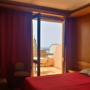 In-room safe, Internet, alarm clocks, wheelchair access - Albergaria Catedral (Funchal)