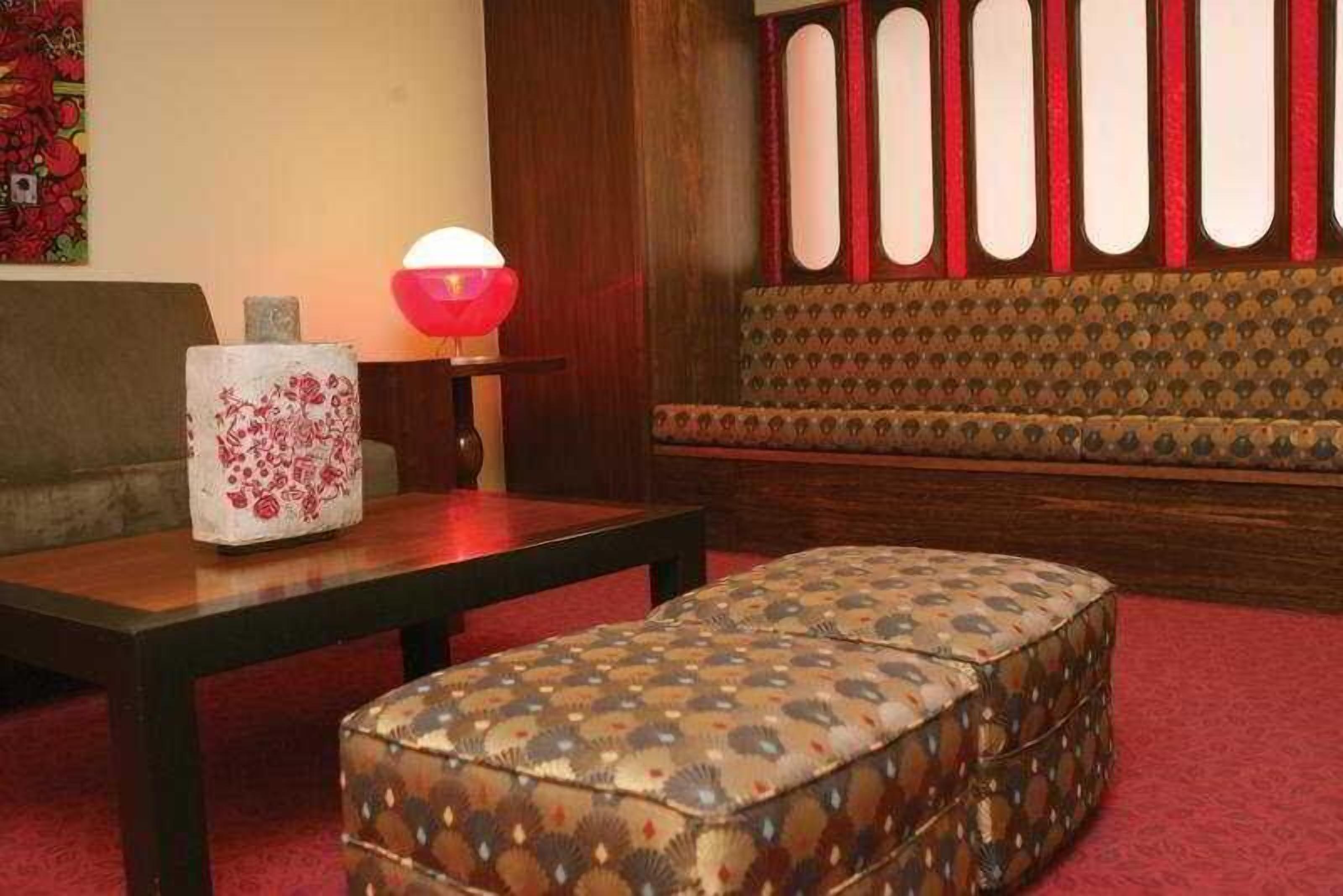 객실 내 금고, 인터넷, 알람 시계, 휠체어로 이용 가능