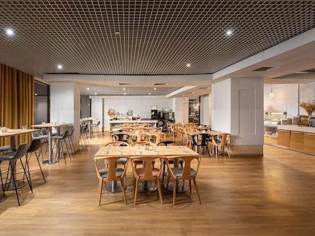 Daily buffet breakfast for a fee. Mercure Bucharest Unirii