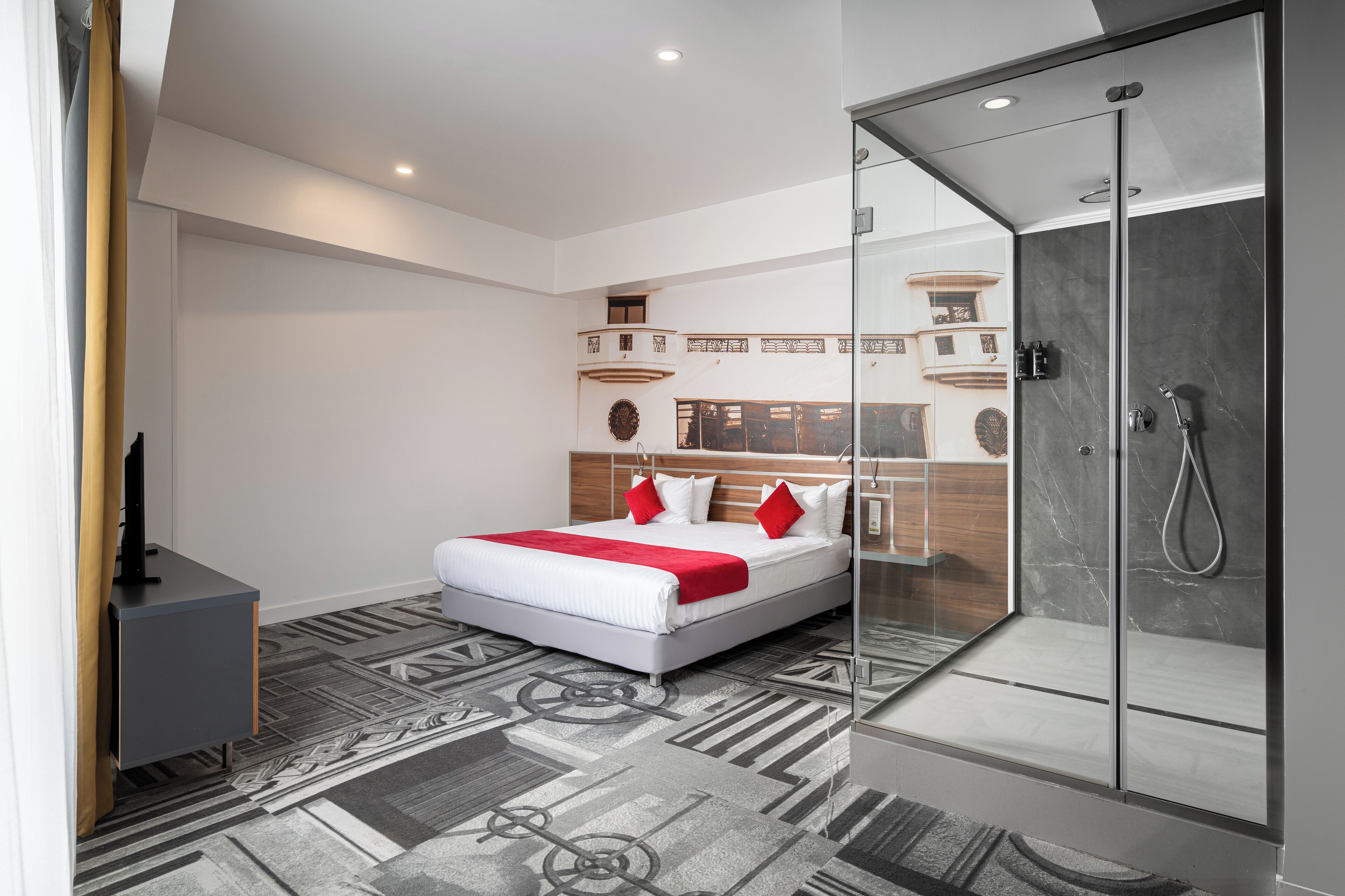 In-room safe, desk, soundproofing, iron/ironing board (on request)