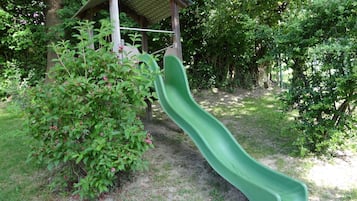 Children’s play area – outdoor
