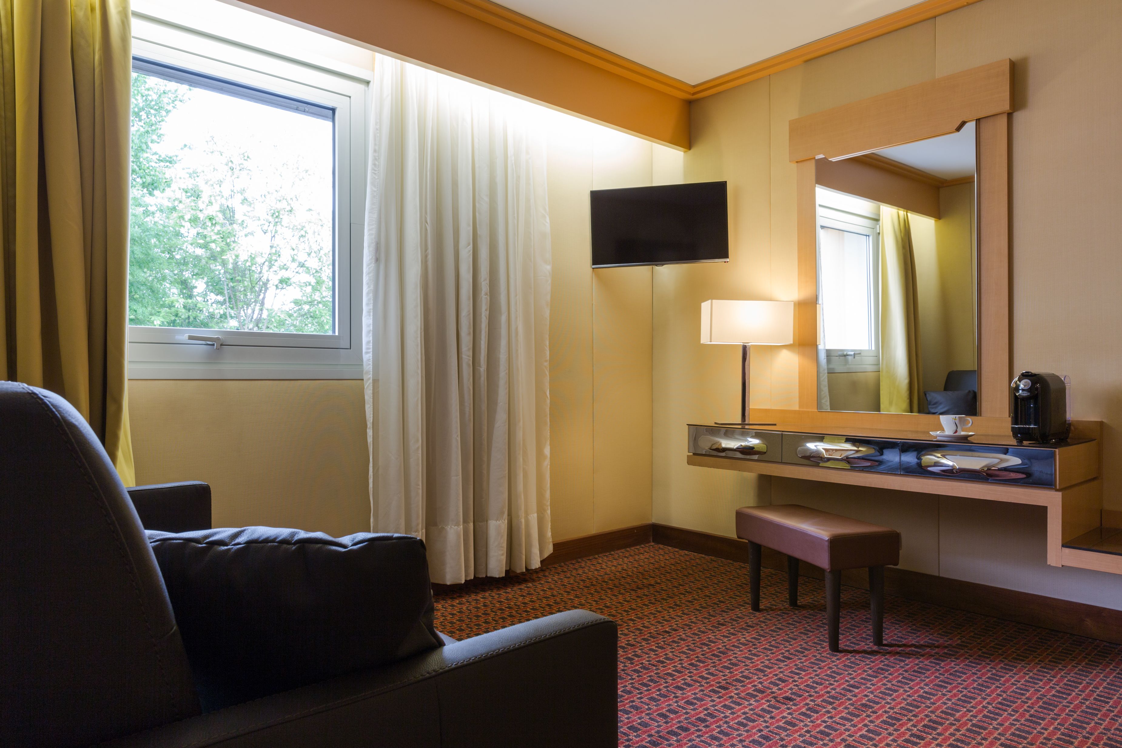 family room | desk, laptop workspace, soundproofing, free wifi