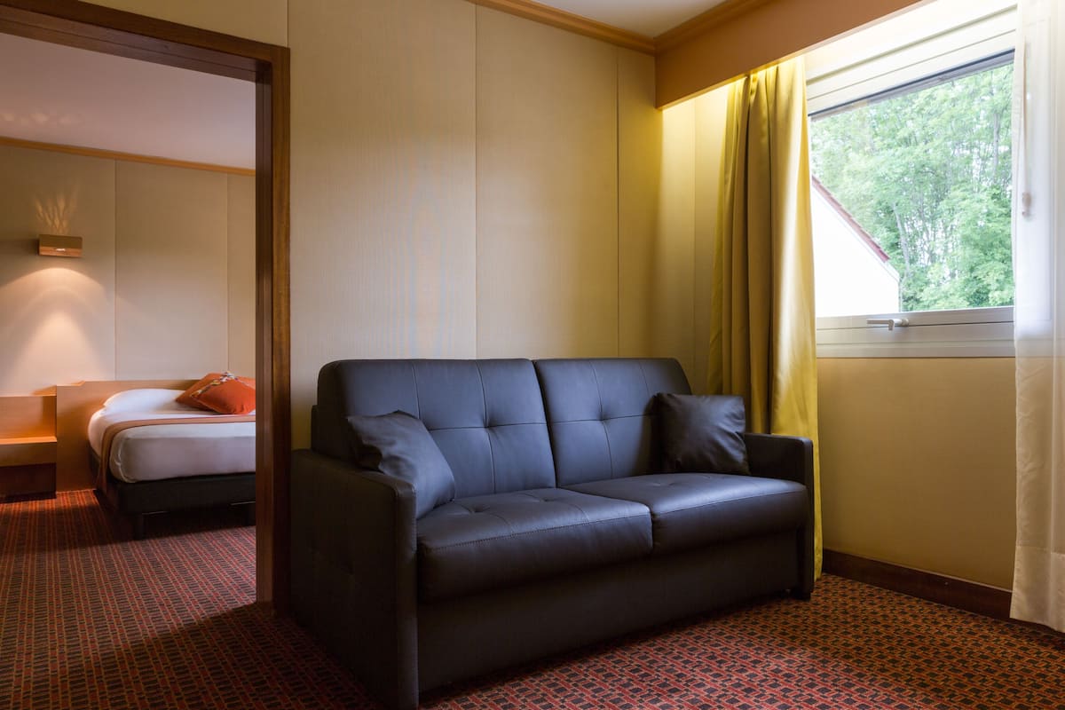 family room | desk, laptop workspace, soundproofing, free wifi