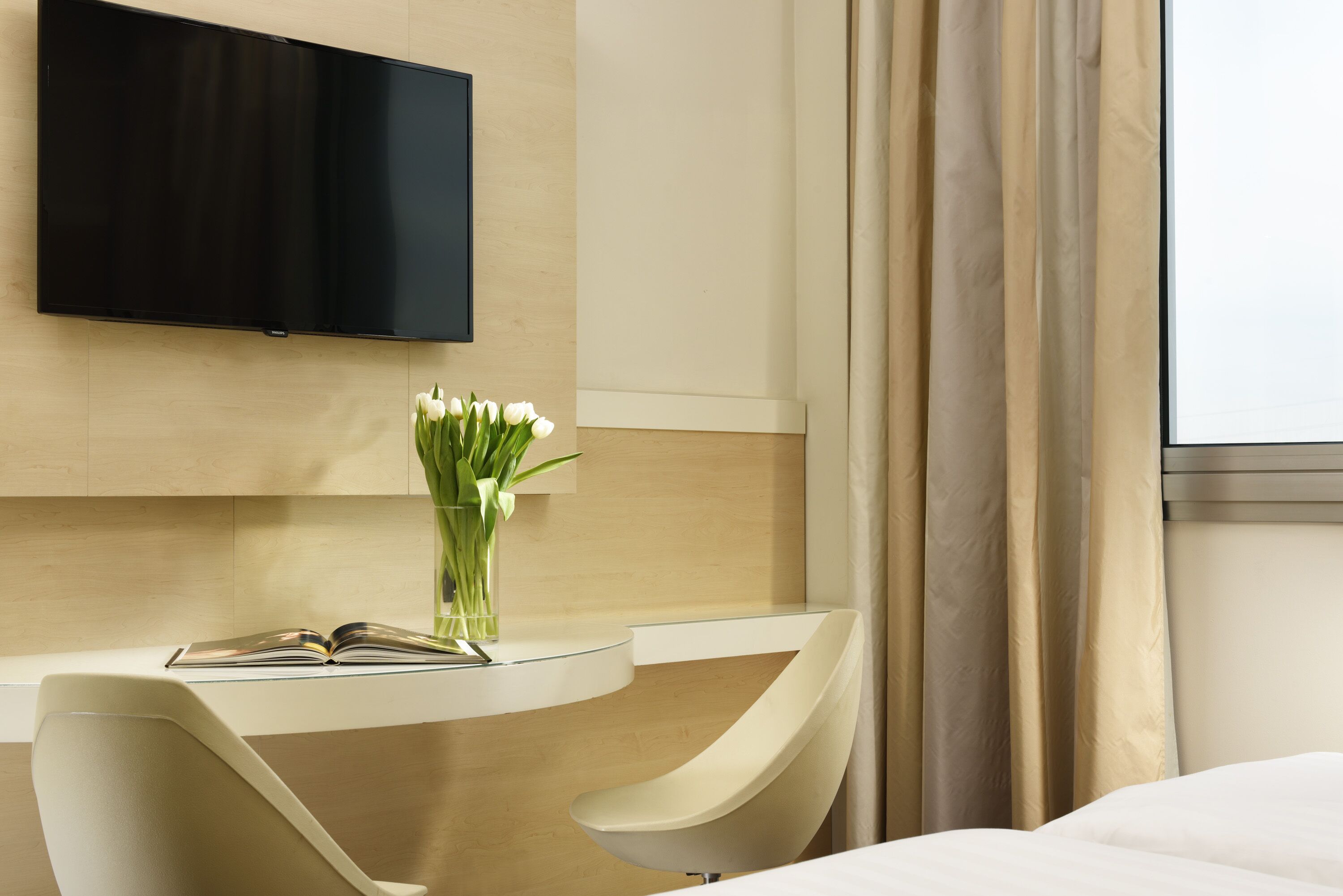 basic single room | select comfort beds, minibar, in-room safe, individually furnished