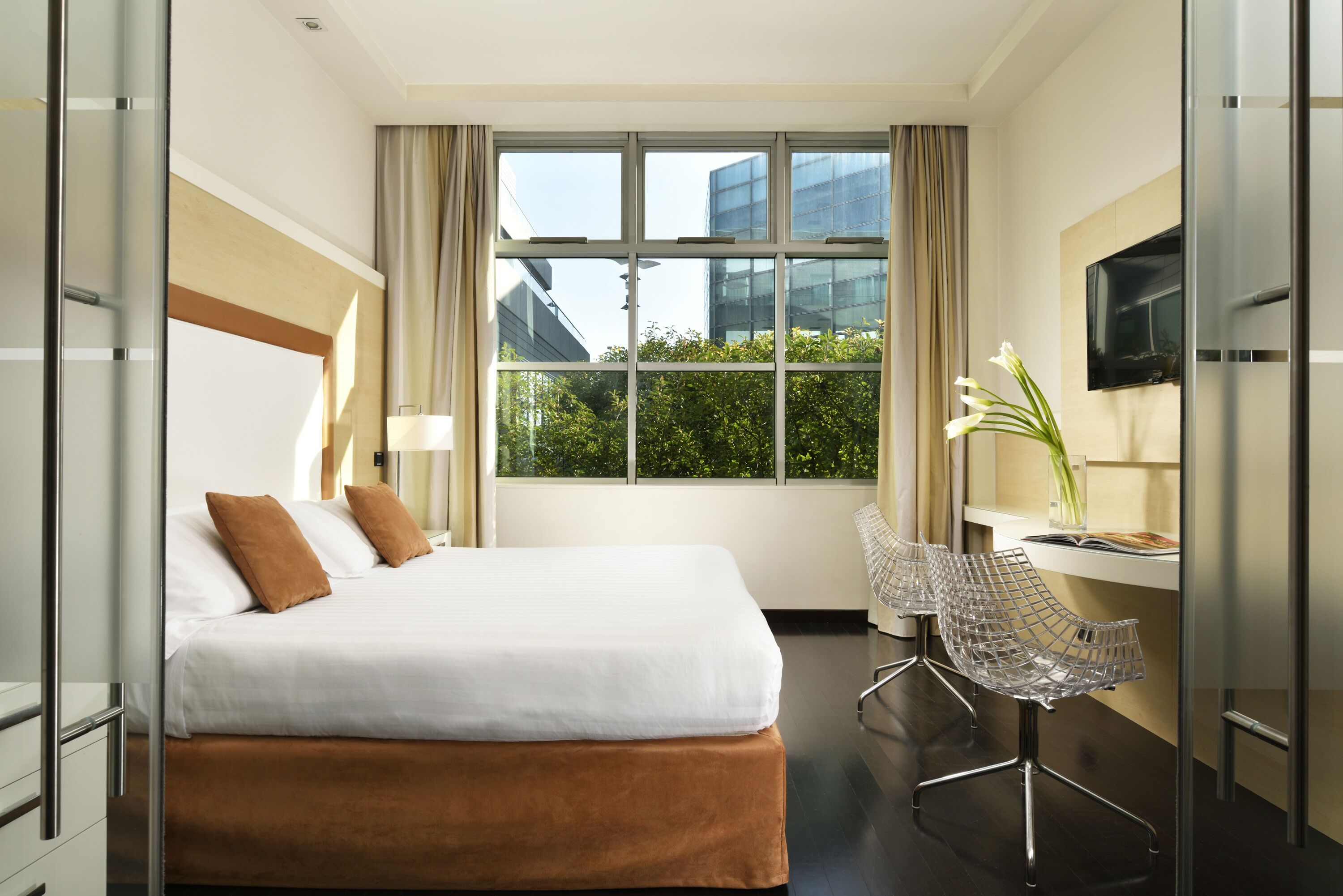 suite | select comfort beds, minibar, in-room safe, individually furnished