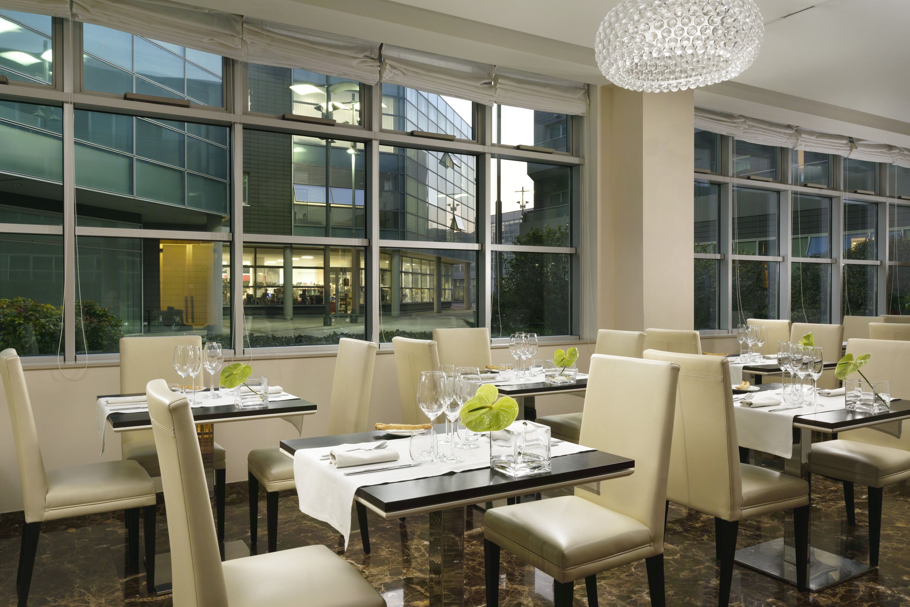 breakfast, lunch, dinner served; international cuisine