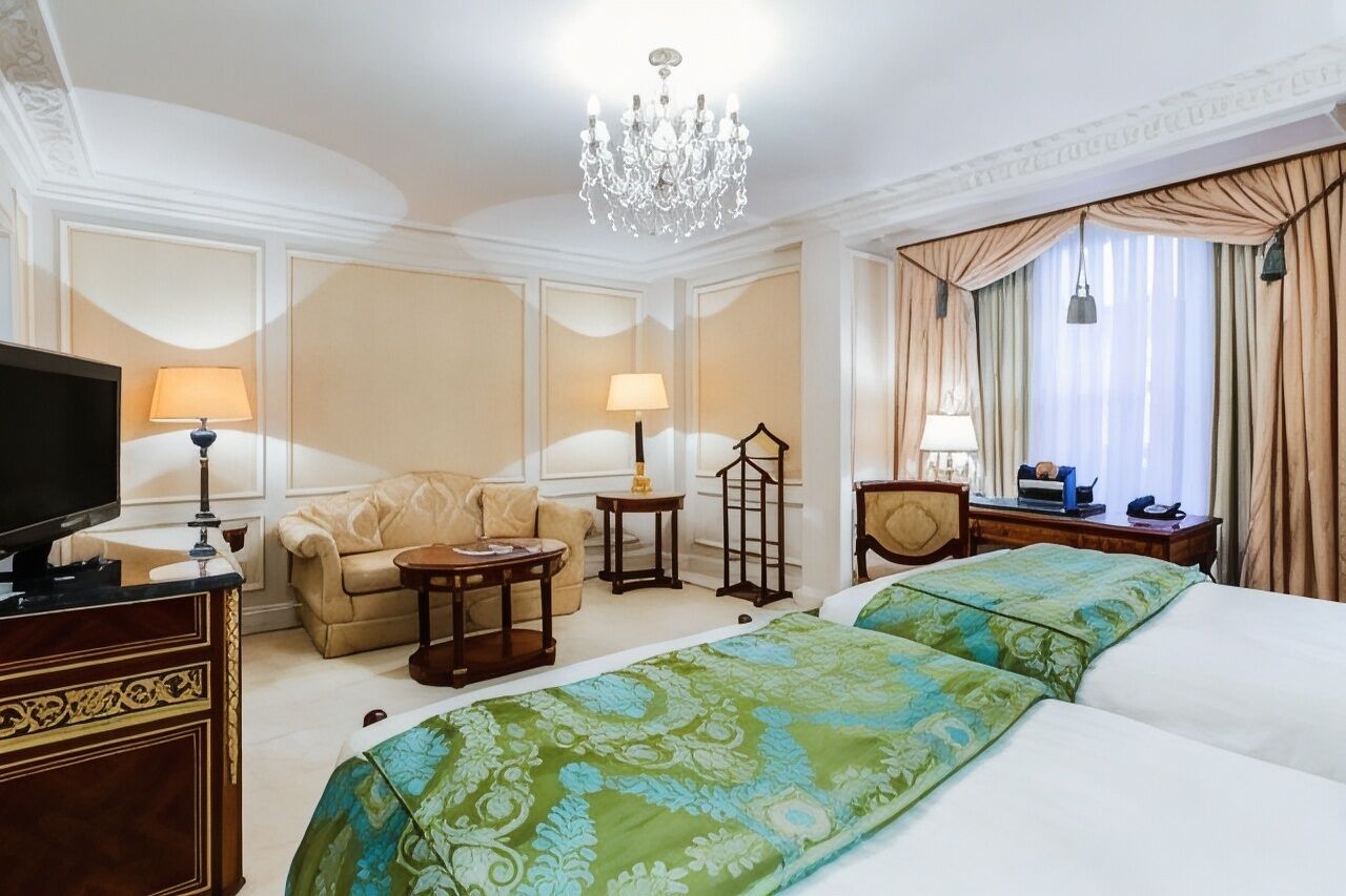 Hypo-allergenic bedding, minibar, in-room safe, desk