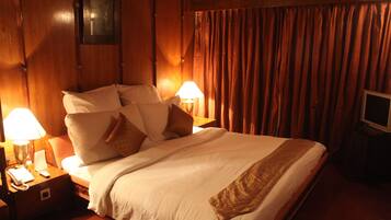 Suite | In-room safe, desk, free WiFi, bed sheets