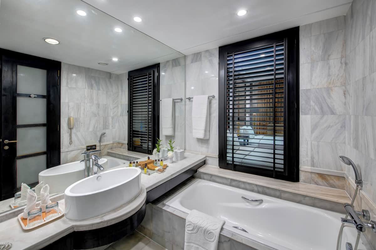 executive double room | minibar, in-room safe, desk, iron/ironing board