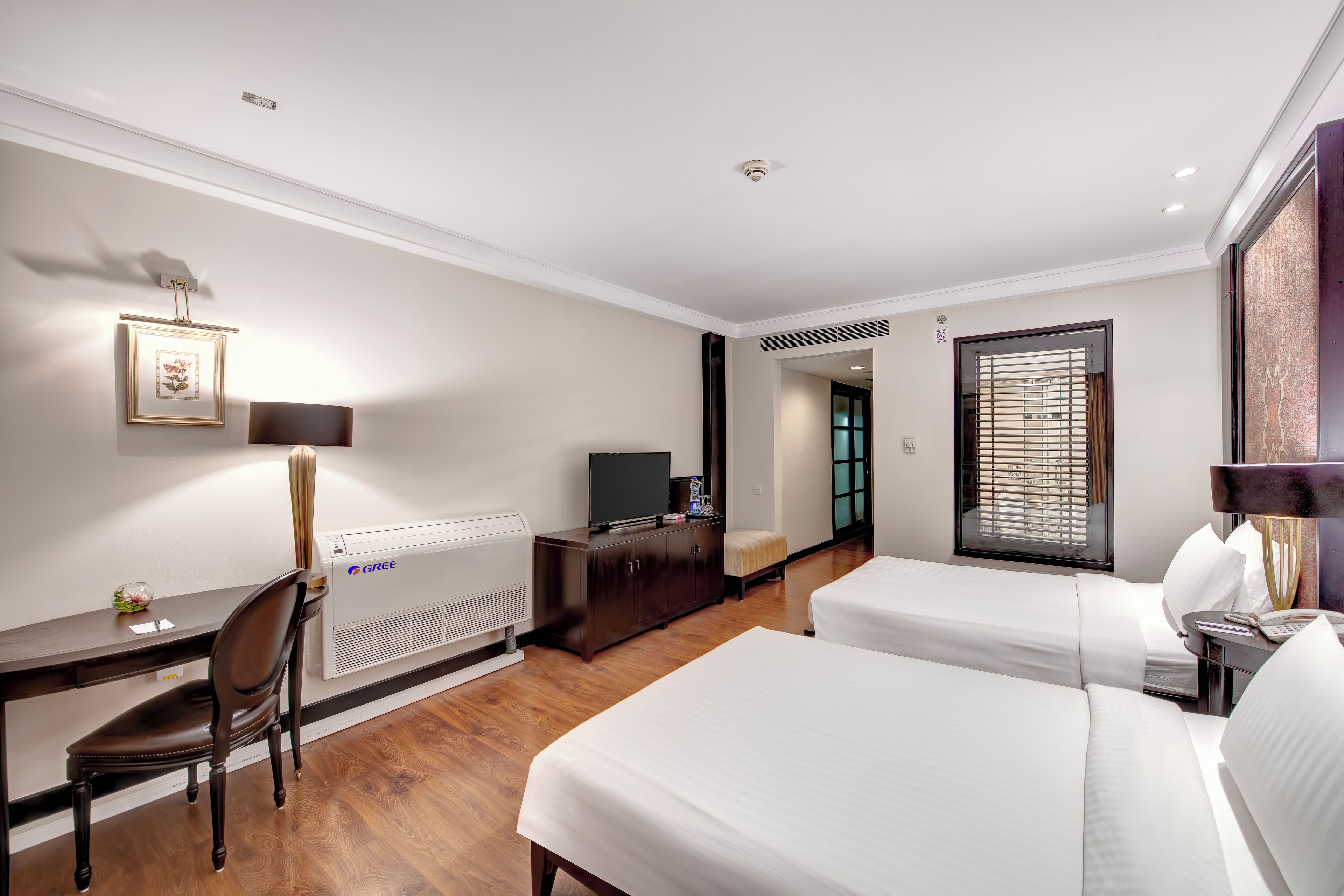 executive double room | minibar, in-room safe, desk, iron/ironing board
