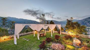 3 restaurants, serveren ontbijt, lokale en internationale gerechten