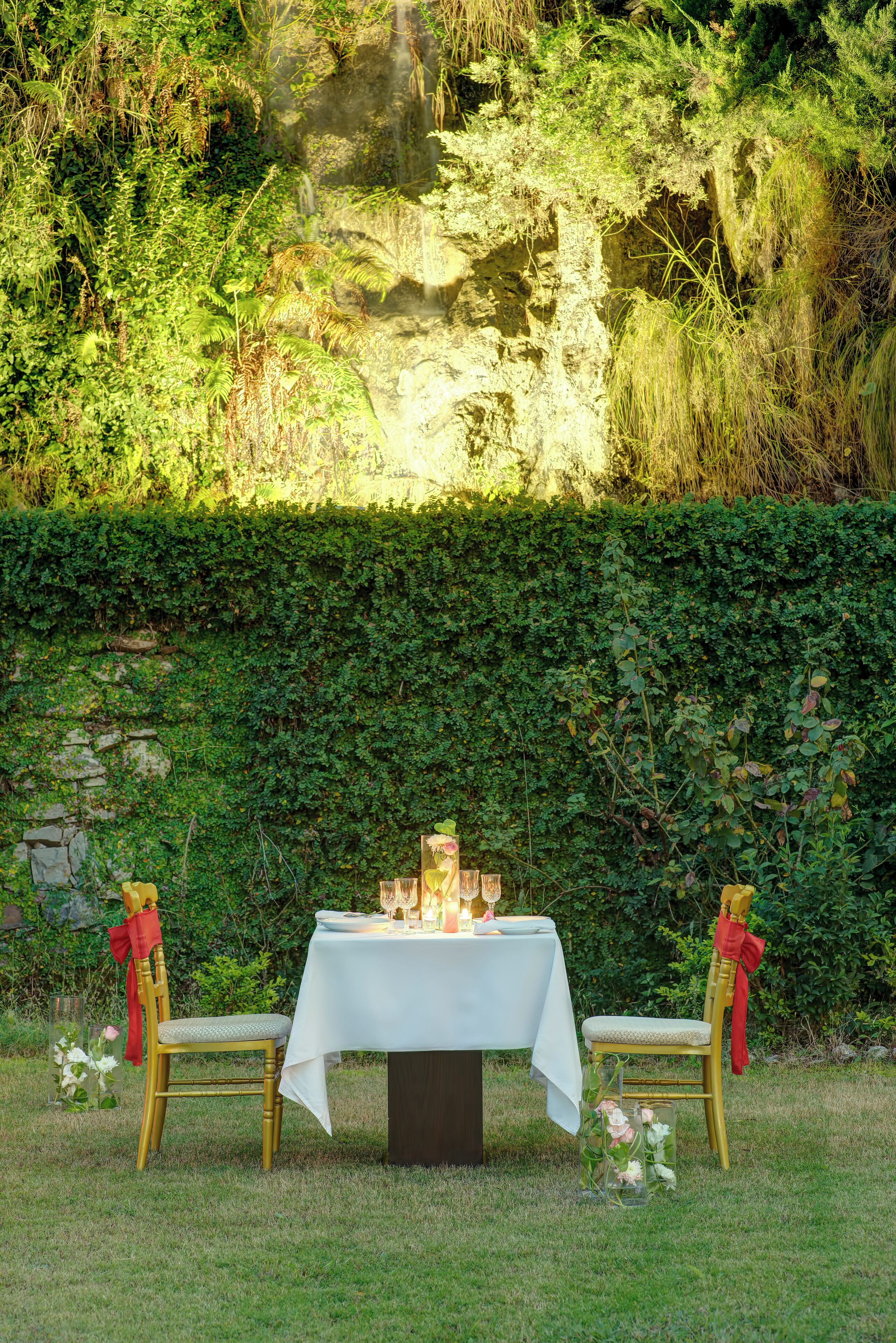 3 restaurants, breakfast, lunch served; local and international cuisine