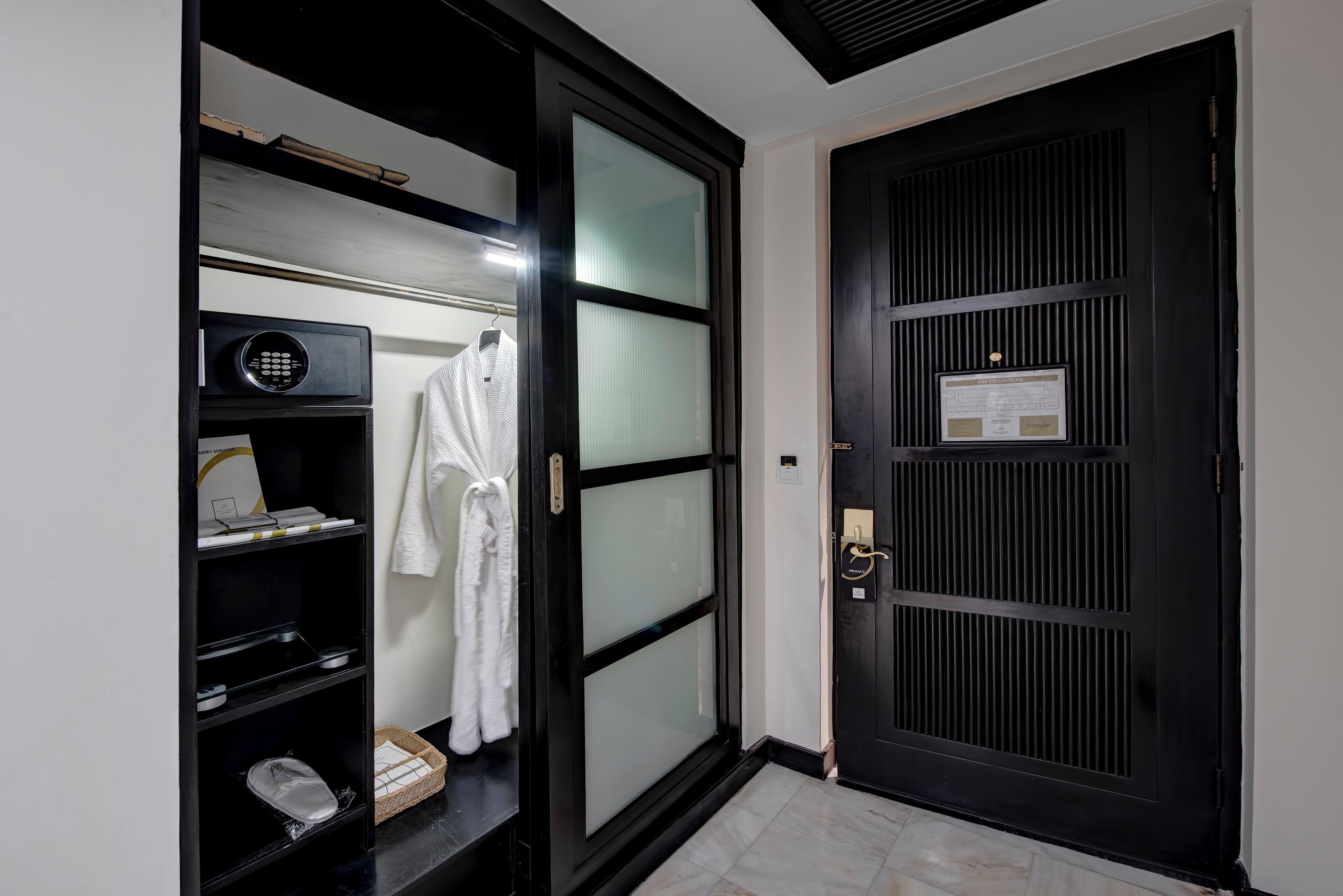 executive double room | minibar, in-room safe, desk, iron/ironing board