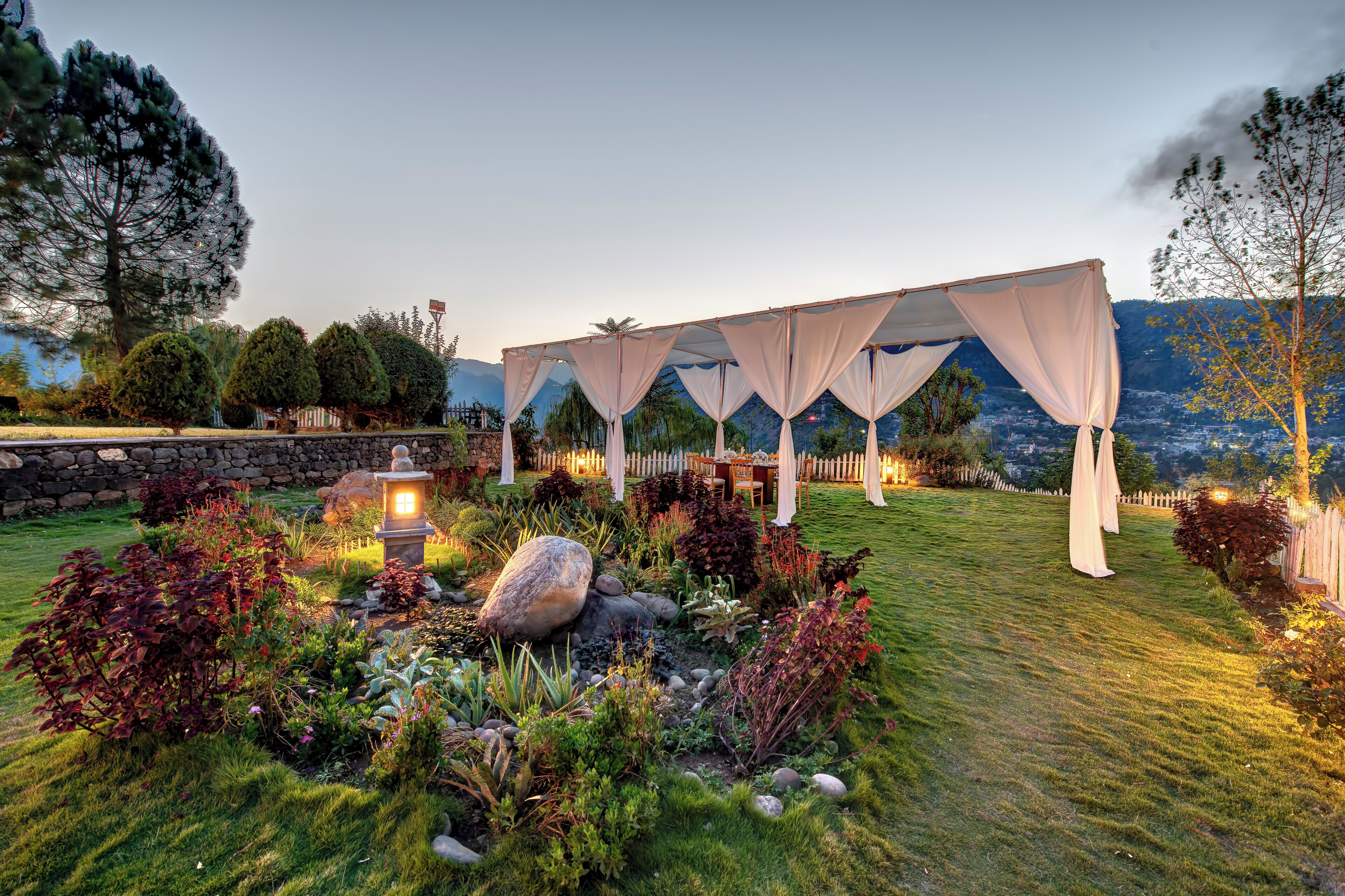 3 restaurants, breakfast, lunch served; local and international cuisine