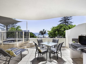 Strykejern/-brett, barnesenger, wi-fi (mot et tillegg) og sengetøy