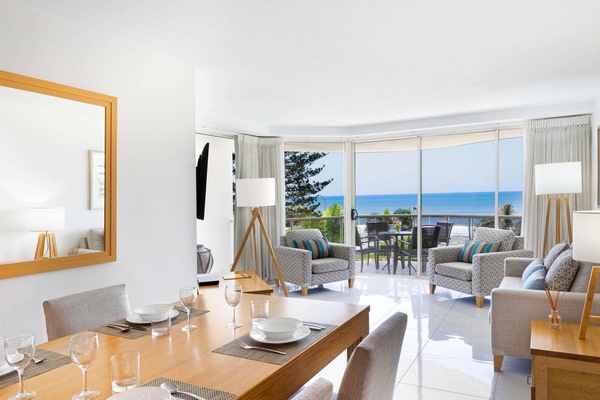 Tabla de planchar con plancha, cunas y camas plegables/adicionales