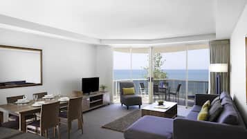 Penthouse, 3 Bedrooms | Iron/ironing board, cribs/infant beds, rollaway beds, WiFi