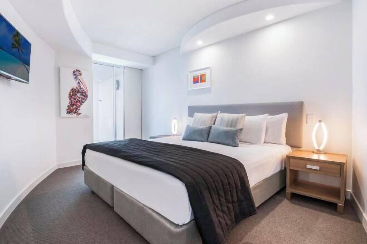 In-room safe, laptop workspace, iron/ironing board, cribs/infant beds