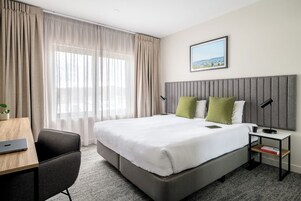 Studio- Kitchenette | In-room safe, desk, blackout drapes, iron/ironing board