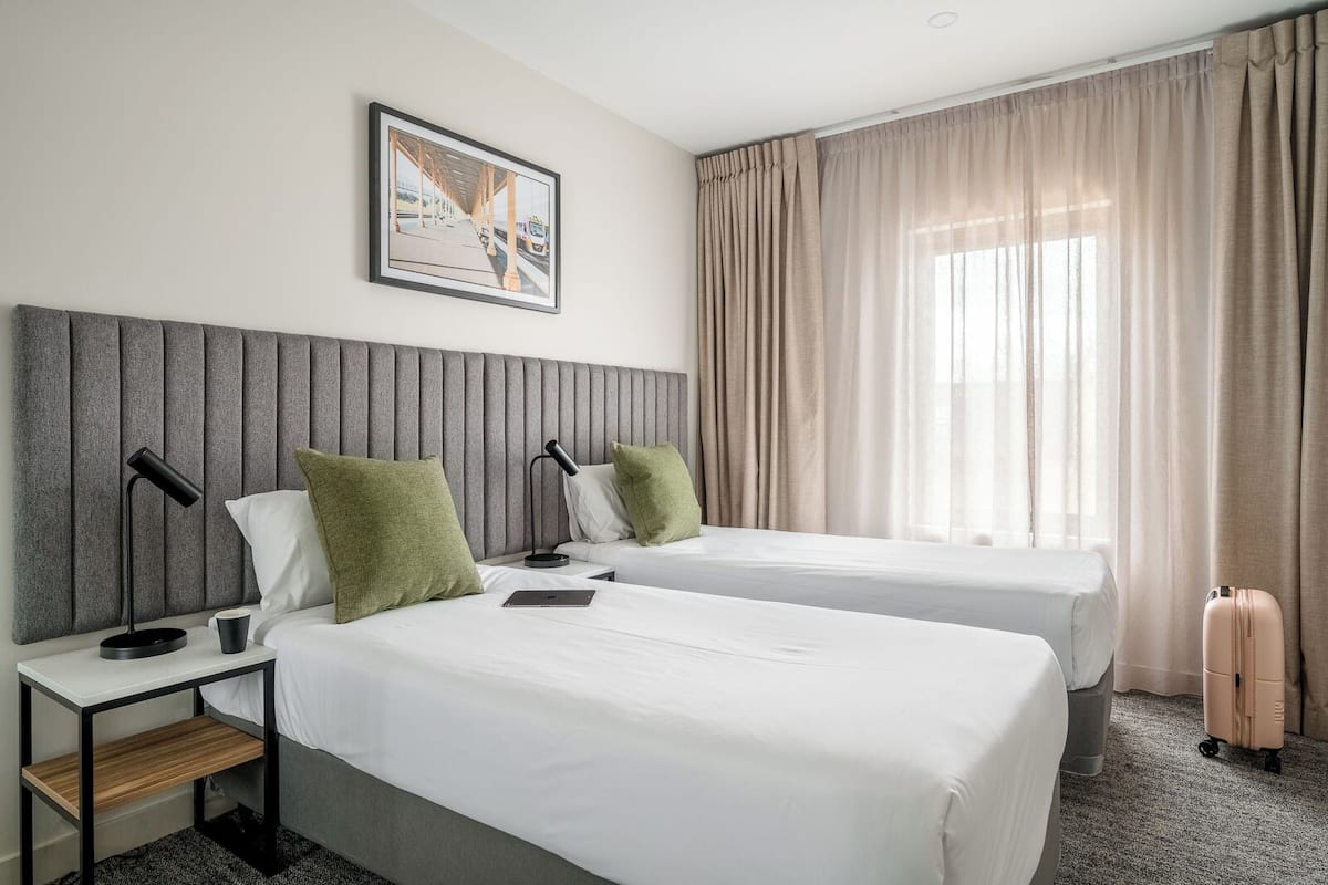 1 bedroom, in-room safe, desk, blackout curtains