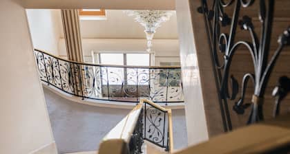 PHI Hotel Astoria