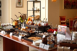 Café da manhã com buffet todos os dias (EUR 12 por pessoa) 