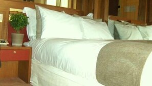 Desk, iron/ironing board, cribs/infant beds, free WiFi - Diva Hotel (Athens)